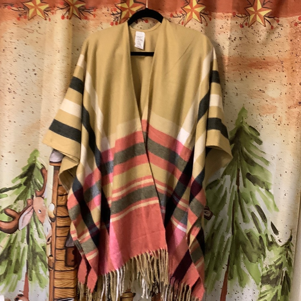 She’s a pretty / New w/o tags / Woolrich Cape